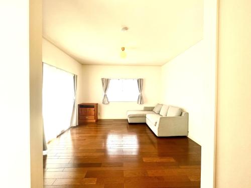 a living room with a couch and a window at wellness Hayama 森戸海岸そばでワーケーション in Hayama