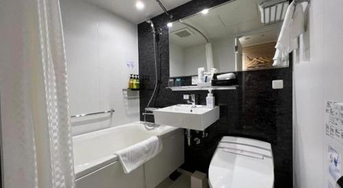 a bathroom with a sink and a toilet and a tub at KEIKYU EX INN Hamamatsucho Daimon-Station (Tokyo) in Tokyo