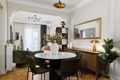 La Maison de l'Arc- Elegant Stay with Unique View by BiNoBi!