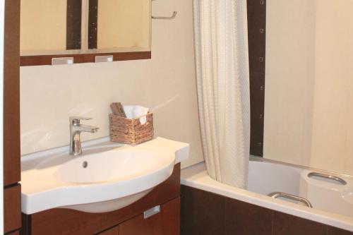 a bathroom with a sink and a bath tub at Villa Christina in Hanioti
