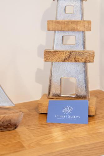 a display of a ticket sales box on a table at Selana και Ielios Trikerisuites in Tríkeri