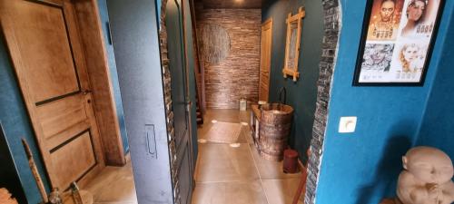 a view of a hallway with a floor in a house at Étang des Tamaris in Namur