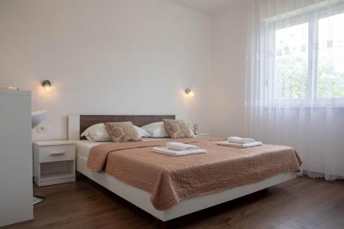 Summer Dream House Maria