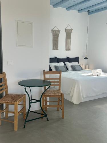 Katil atau katil-katil dalam bilik di Blue and White Mykonos ap2