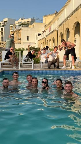 Piscina en o cerca de Follow the Sun Boutique Hostel - Pool, Breakfast & Sea Views
