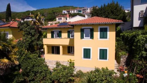 Apartment with sea view