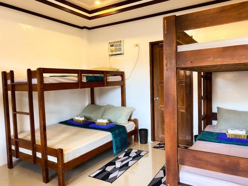 Postel nebo postele na pokoji v ubytování Hapitanan Hostel Siargao