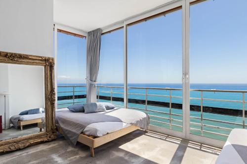 a bedroom with a view of the ocean at Casa Sol - Impresionantes vistas al mar in Torremolinos