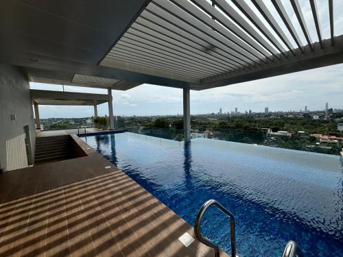 Bazén v ubytování Rai Suites Colombo nebo v jeho okolí