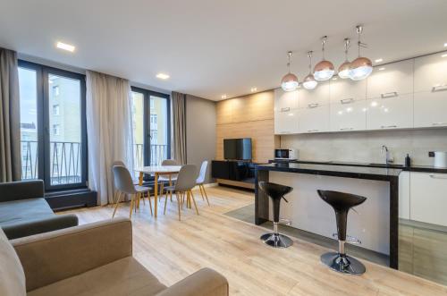 Η κουζίνα ή μικρή κουζίνα στο Petrovdom Apartments 17-190 in RC New York Concept House, Antonovycha 74