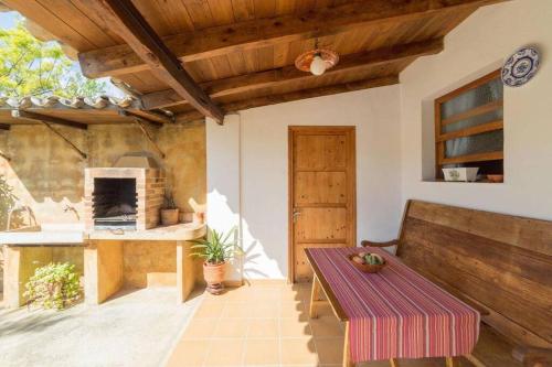 Beautiful traditional style country house by Renthousing