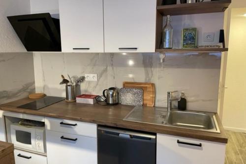 Photo de la galerie de l'établissement Nice 23m in a residence with pool, à Antibes