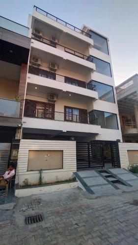 Το κτήριο όπου στεγάζεται  το διαμέρισμα