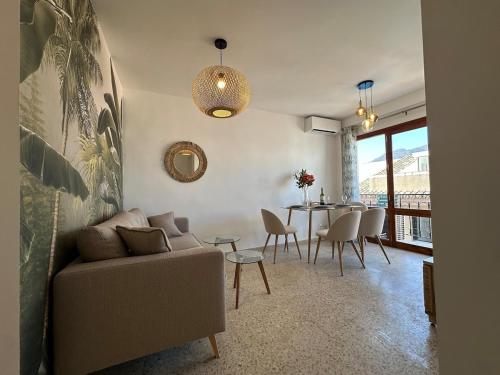 2 Bed Apartment Estepona Centre next to the Beach! photo 2