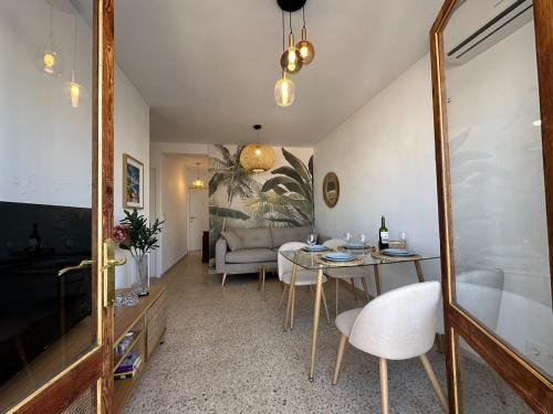 2 Bed Apartment Estepona Centre next to the Beach!