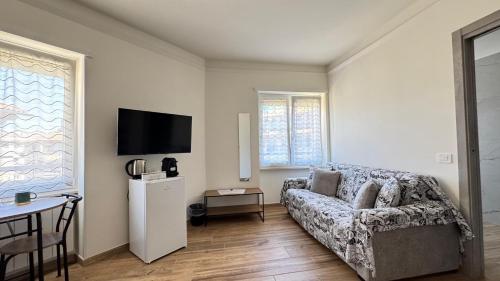 Rome Downtown Express Guest House - Lucio Sestio Metro A, Fast Connection to the City Center