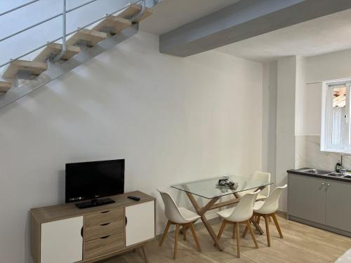 L Apartment