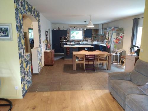 Photo de la galerie de l'établissement Villa du Grand Port, à Aix-les-Bains