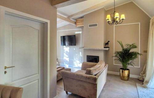 Televisyen dan/atau pusat hiburan di Cozy Home In Lubin With Sauna