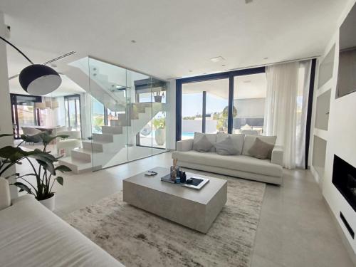Luxury Villa with Breathtaking Views in Marbella By Lodgerstrip
