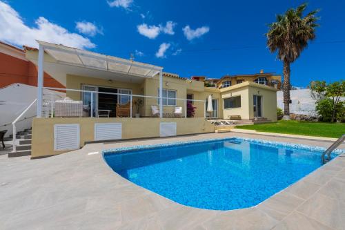 Bazén v ubytování Top Luxury Villa to the Ocean nebo v jeho okolí