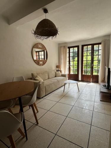 Χώρος καθιστικού στο La Maison de Faustin