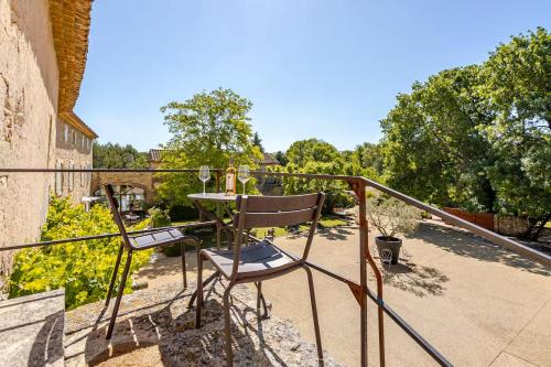 Μπαλκόνι ή βεράντα στο Gite dans un Mas Provençal avec Jacuzzi