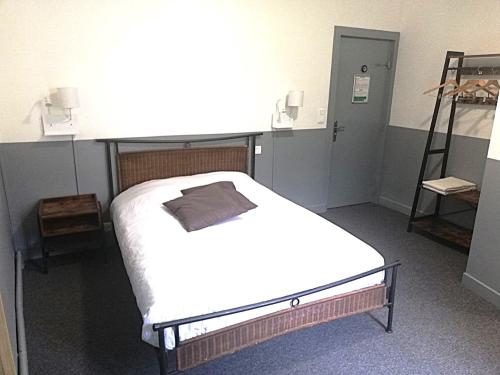 a hospital room with a bed and a ladder at hôtel BEAUTOUR in Vertou