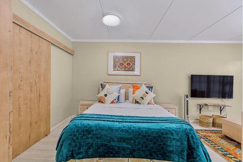 En eller flere senge i et værelse på Chic Open Living Luxury Studio