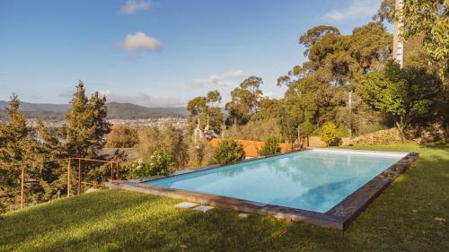 a swimming pool in the yard of a house at Casa do Outeiro in Lanhelas