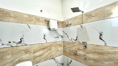 Un baño de Manya Palace