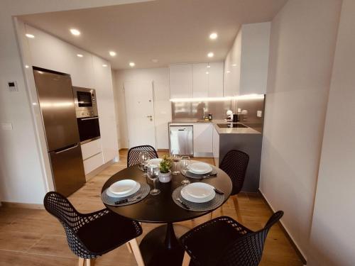 Køkken eller tekøkken på Claudia Luxury Apartment near the beach with a pool, gym, and secure gated parking