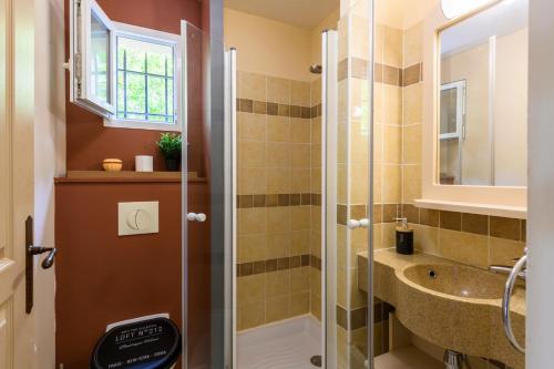 Koupelna v ubytování Village Le Rouret - maison avec piscines partagées