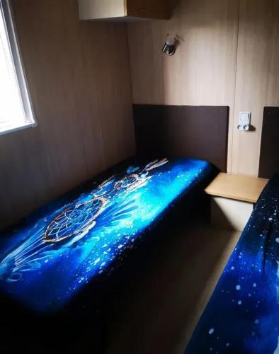 Ein Bett oder Betten in einem Zimmer der Unterkunft Chalet accueillant avec vue sur le lac