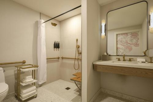 Salle de bains dans l'établissement Canal House of Georgetown a Tribute Portfolio Hotel Georgetown, Washington D.C.