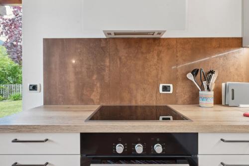 a kitchen with a stove top oven next to a counter at Prackfolerhof in Fie allo Sciliar
