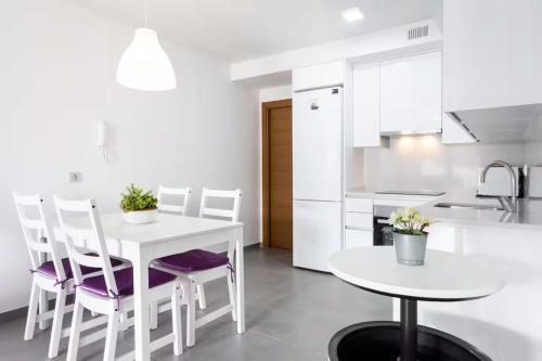 Kuchyň nebo kuchyňský kout v ubytování Eden Rentals Maday Home