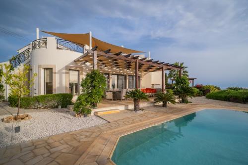 Villa Panorama - Stunning views in villa with hot tub, pool, garden