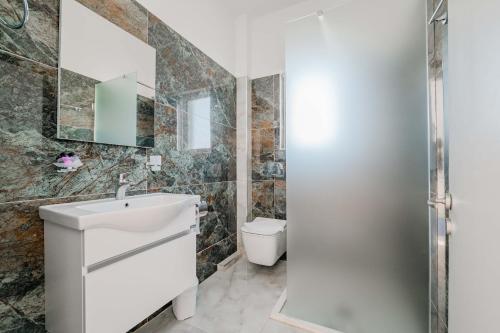 Gallery image of Eleni Guest House in Sarandë