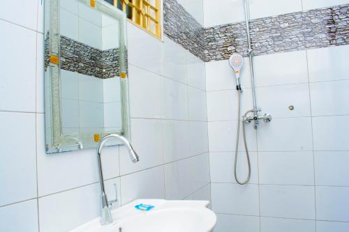 Gallery image of Kanye Bridge Hotel Jinja in Jinja