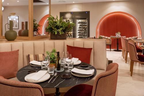 a dining room with a table and chairs at Catalonia Plaza España Hotel & Spa in Madrid