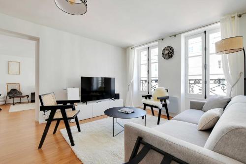 Elegant Apt - 1BDR 4P - Marais Place des Vosges