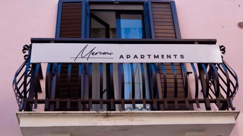 Et logo, certifikat, skilt eller en pris der bliver vist frem på MARCONI APARTMENTS