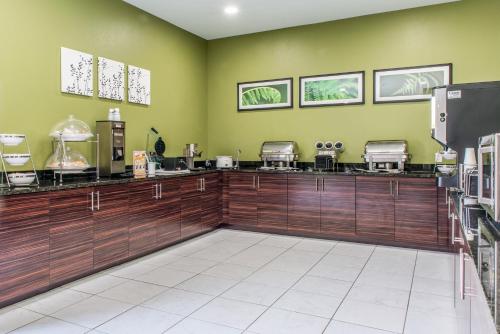a restaurant with green walls and wooden counters at Sleep Inn Ellenboro Hwy 50 in Ellenboro