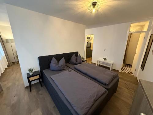 a large bed in a room with a ceiling at Moderne Ferienwohnung in Kleve Nr 5 - sehr zentral gelegen in Kleve