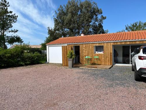 a house with a car parked in front of it at Cocon cosy entre terre & mer in Le Fenouiller