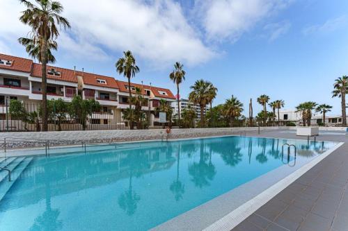 Cozy apartment with balcony, pool and Wifi in Playa de Las Americas