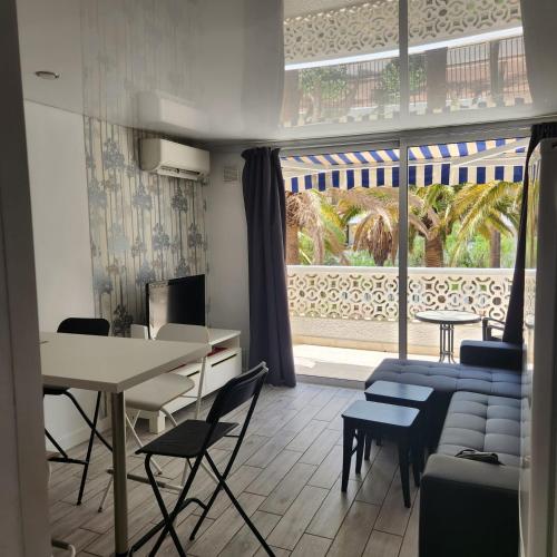 Cozy apartment with balcony, pool and Wifi in Playa de Las Americas