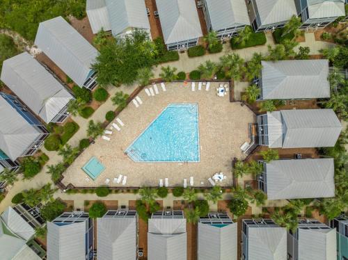Πισίνα στο ή κοντά στο Pet Friendly Beach House - Sandy Toes by Panhandle Getaways