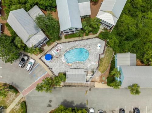 Πισίνα στο ή κοντά στο Pet Friendly Beach House - Sandy Toes by Panhandle Getaways
